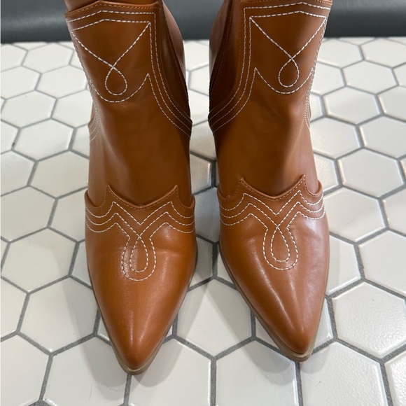 Lulu’s Gladley Tan Pointed-Toe Mid-Calf Western Boots - Picture 4 of 6